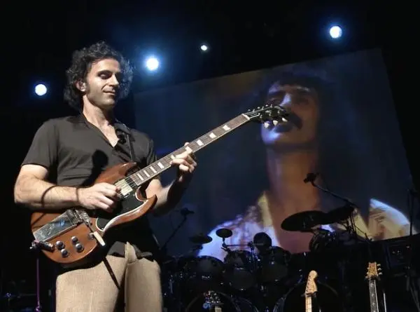 Dweezil Zappa - Zappa Plays Zappa - Apostrophe' (2010)