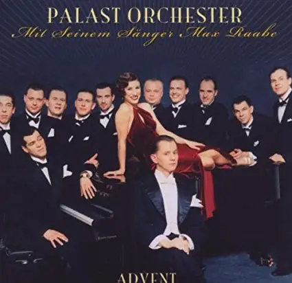 Palast Orchester mit seinem Saenger Max Raabe - Advent