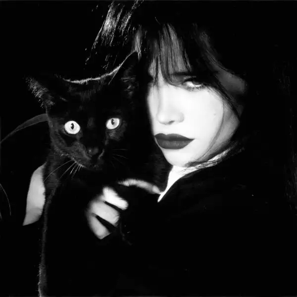 Nessa Barrett / Jesus loves a primadonna 2026