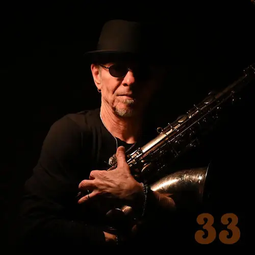 Mark Maxwell, Dr. Saxlove / 33